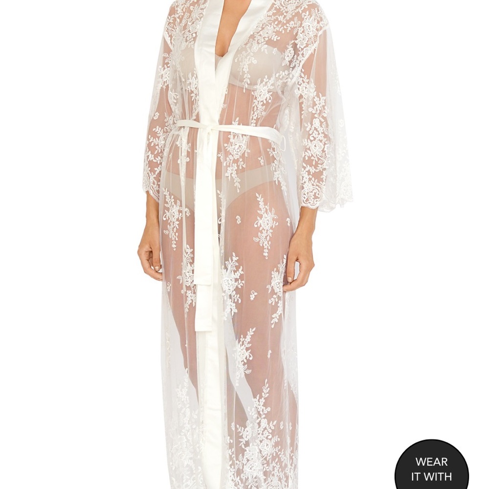 White Lace Robe with Floral Pattern and Tie Closure
